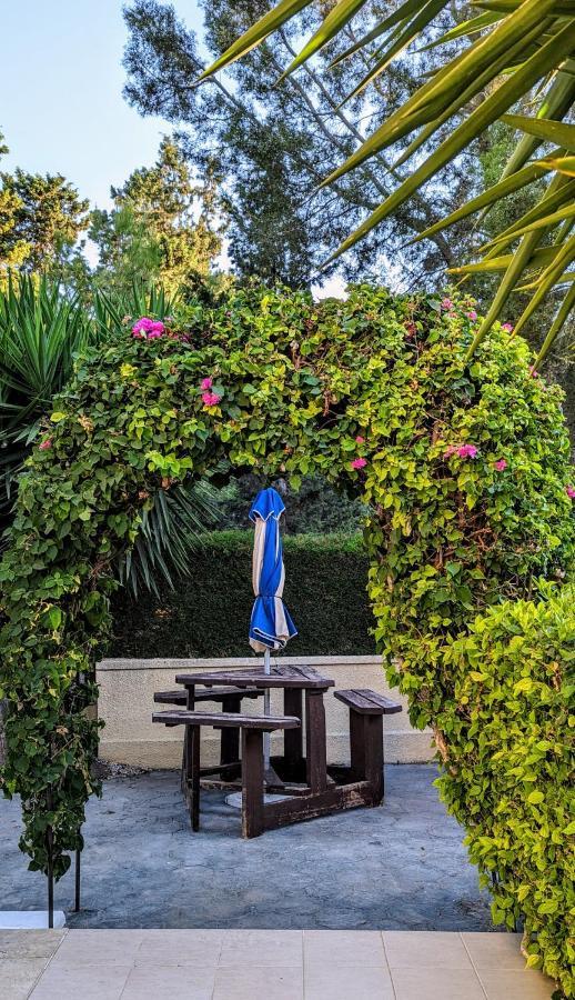 Stylish Garden Apartment At Paphos Harbour エクステリア 写真