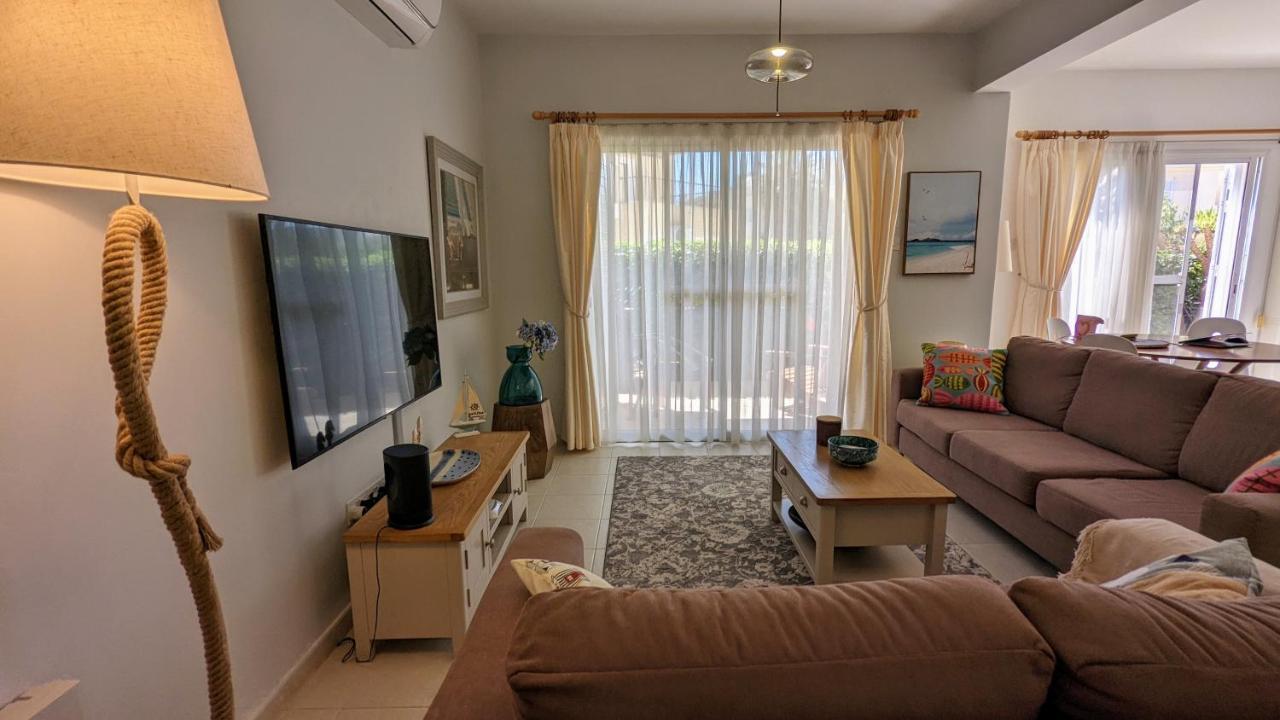 Stylish Garden Apartment At Paphos Harbour エクステリア 写真