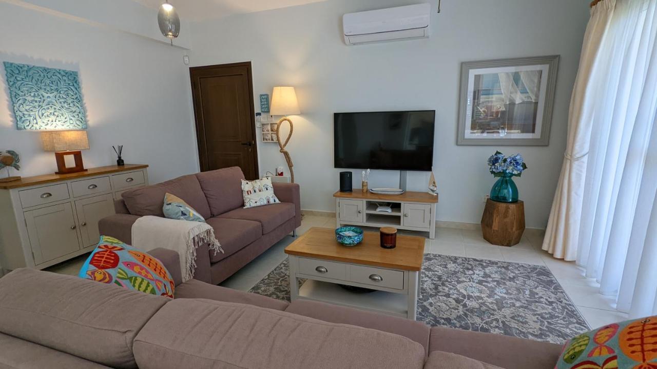 Stylish Garden Apartment At Paphos Harbour エクステリア 写真