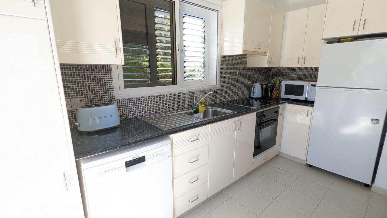 Stylish Garden Apartment At Paphos Harbour エクステリア 写真