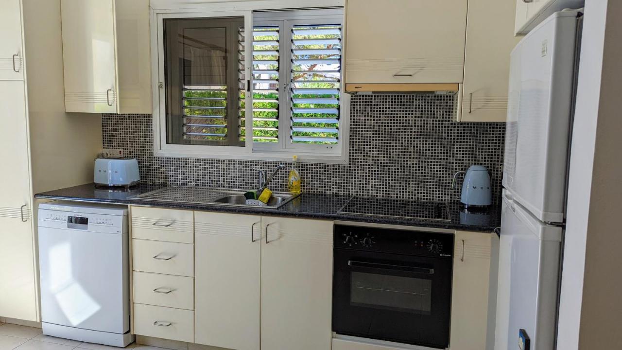 Stylish Garden Apartment At Paphos Harbour エクステリア 写真